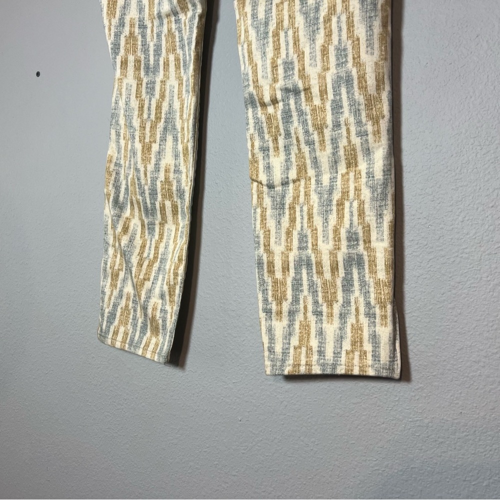 Printed Slim Ankle Pants in Soft Yellow & Light Blue - Picture 13 of 14